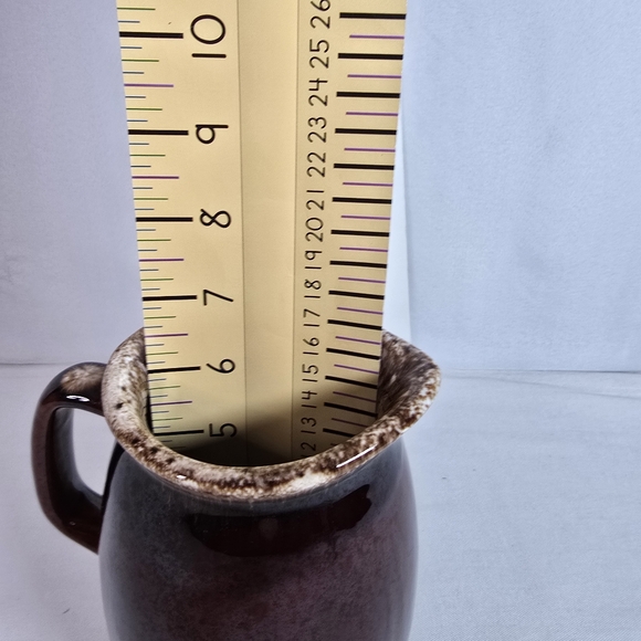 Hull ceramic /pottery creamer_pitcher 32ozs in brown - Picture 9 of 9
